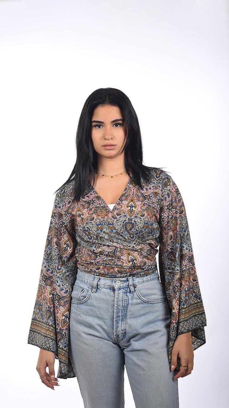        Blouse With Wide Sleeves (Wrap Belt) 